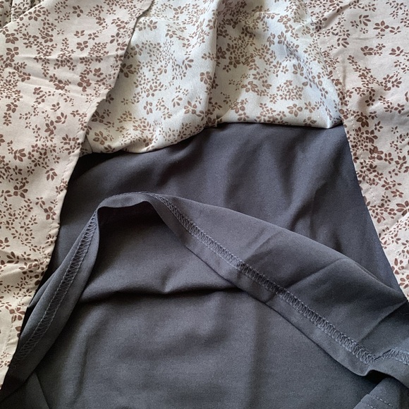 Floral Ruffle Blouse - Brown - Picture 10 of 16